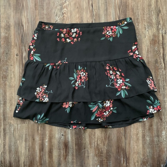 🔥 Ann Taylor LOFT Hydrangea Tiered Flippy Skirt - Picture 1 of 8